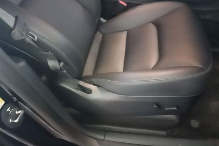 Used Tesla Model Y 2023 Long-Range All-Wheel-Drive Version Right Front Seat