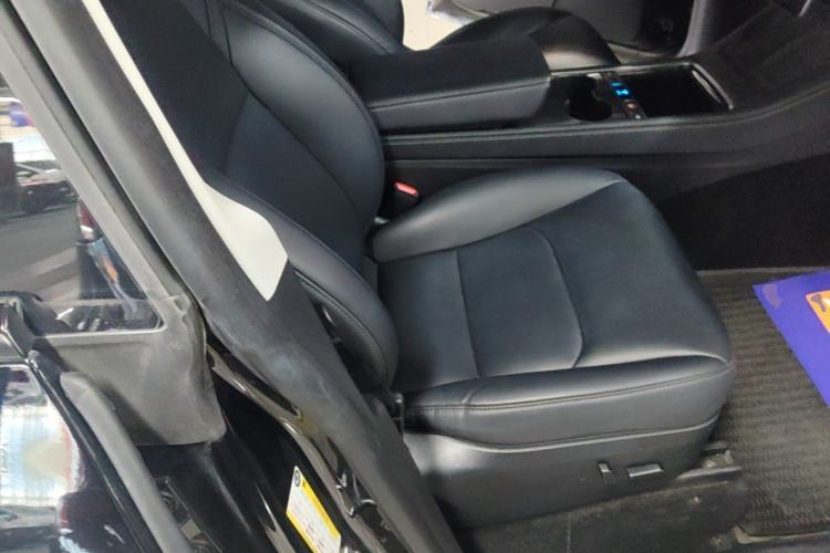 Used Tesla Model Y 2023 Rear-Wheel-Drive Version Right Front Seat
