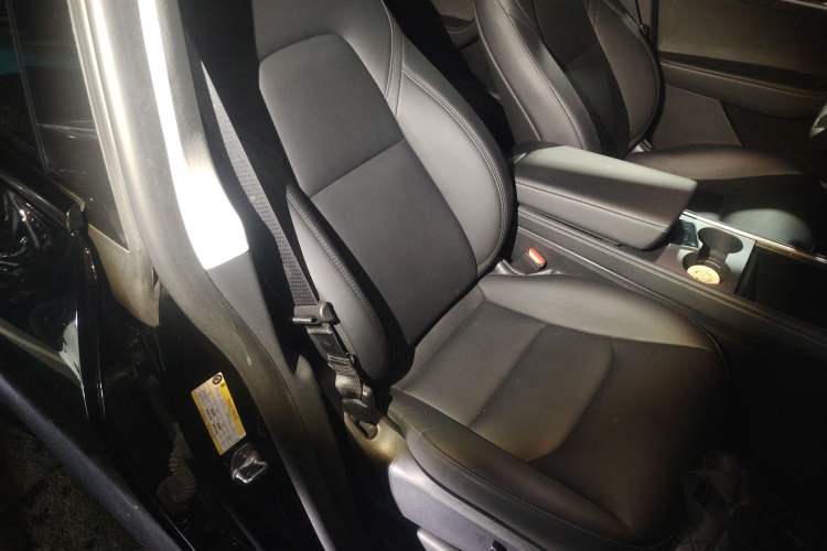 Used Tesla Model Y 2023 Long-Range All-Wheel-Drive Version Right Front Seat