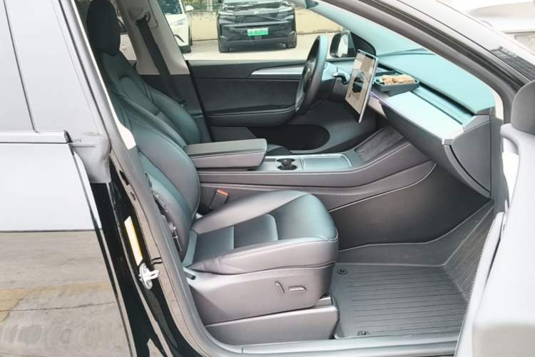 Used Tesla Model Y 2023 Rear-Wheel-Drive Version Right Front Seat