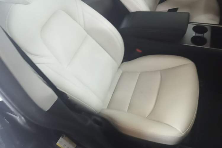 Used Tesla Model Y 2023 Rear-Wheel-Drive Version Right Front Seat