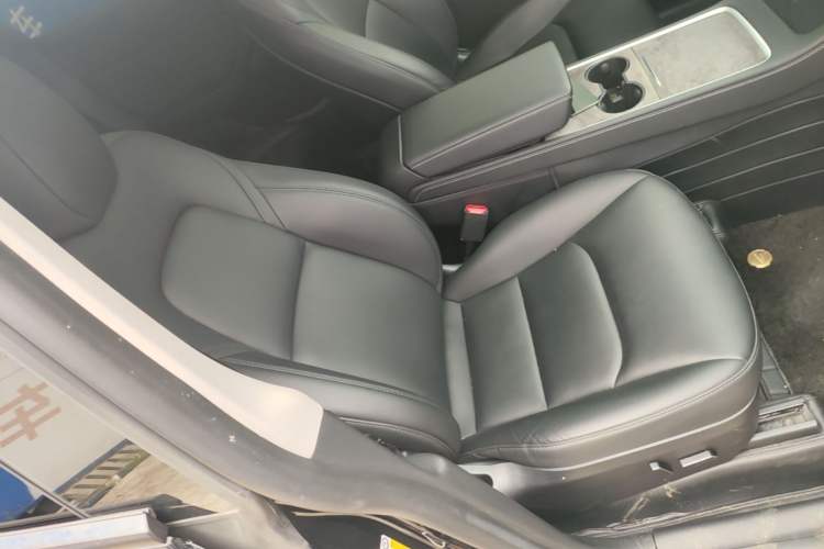 Used Tesla Model Y 2023 Rear-Wheel-Drive Version Right Front Seat