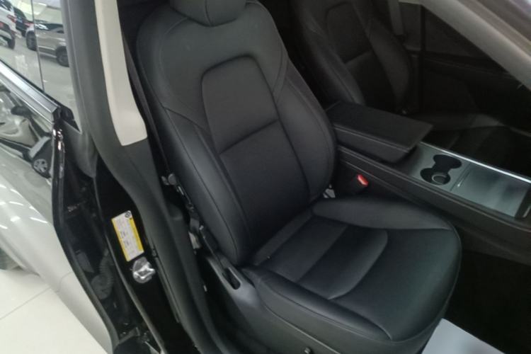 Used Tesla Model Y 2023 Rear-Wheel-Drive Version Right Front Seat