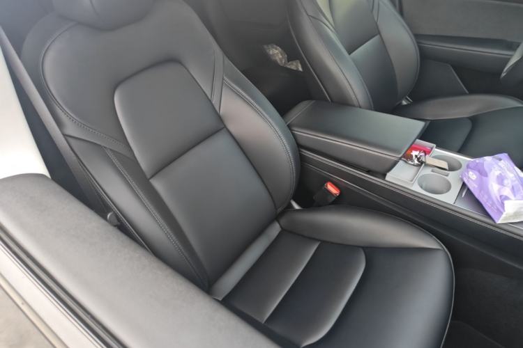 Used Tesla Model Y 2023 Long-Range All-Wheel-Drive Version Right Front Seat