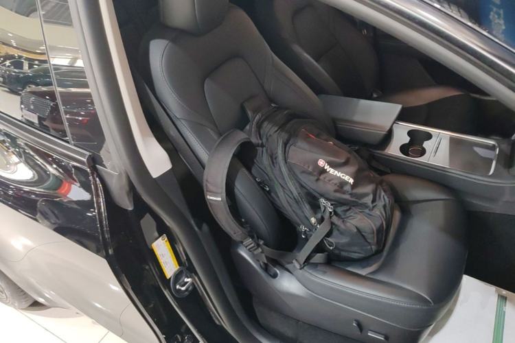 Used Tesla Model Y 2023 Rear-Wheel-Drive Version Right Front Seat