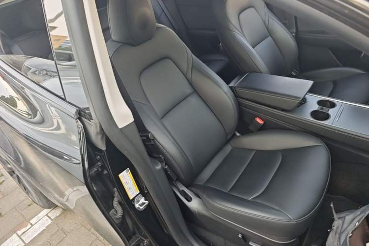 Used Tesla Model Y 2023 Long-Range All-Wheel-Drive Version Right Front Seat