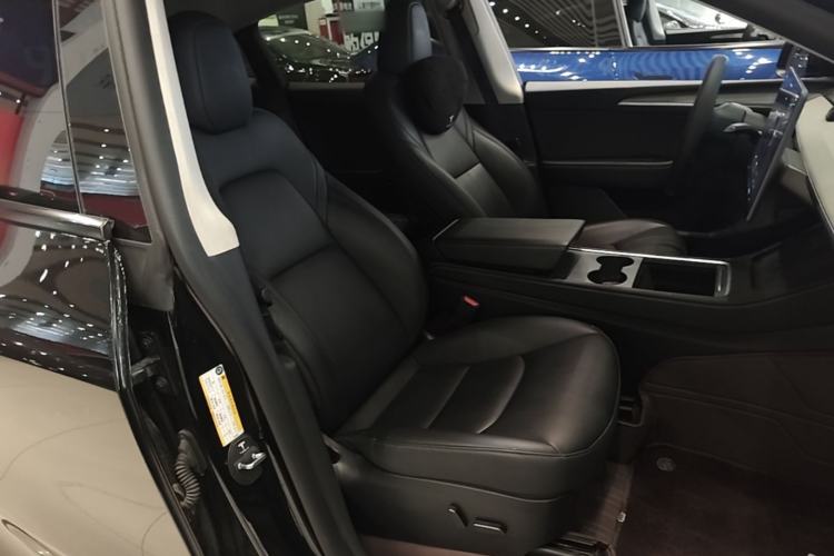 Used Tesla Model Y 2023 Rear-Wheel-Drive Version Right Front Seat