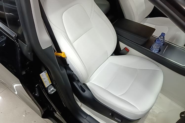 Used Tesla Model Y 2023 High-Performance All-Wheel-Drive Version Right Front Seat