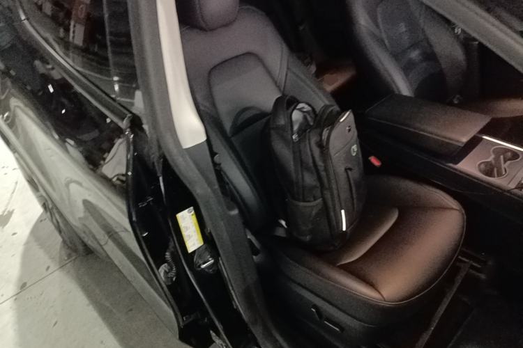 Used Tesla Model Y 2023 Rear-Wheel-Drive Version Right Front Seat