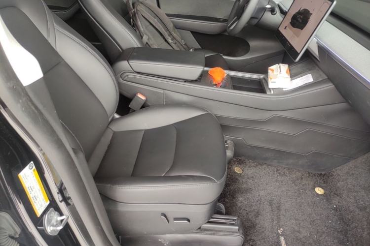 Used Tesla Model Y 2023 Rear-Wheel-Drive Version Right Front Seat