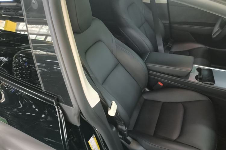Used Tesla Model Y 2023 Long-Range All-Wheel-Drive Version Right Front Seat