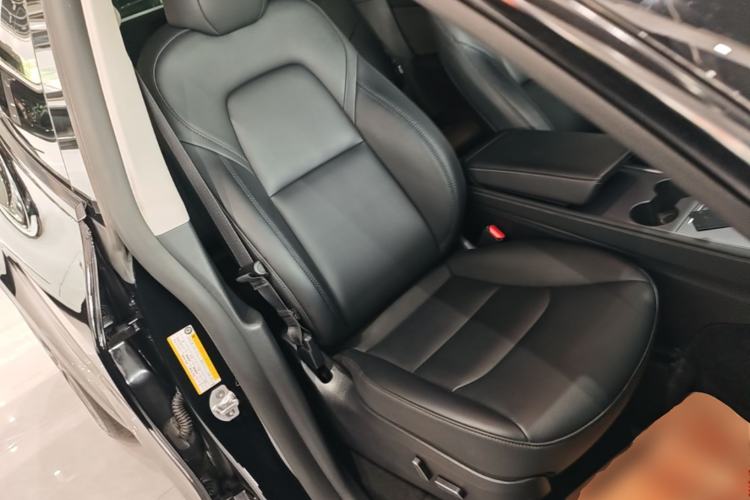 Used Tesla Model Y 2023 Rear-Wheel-Drive Version Right Front Seat