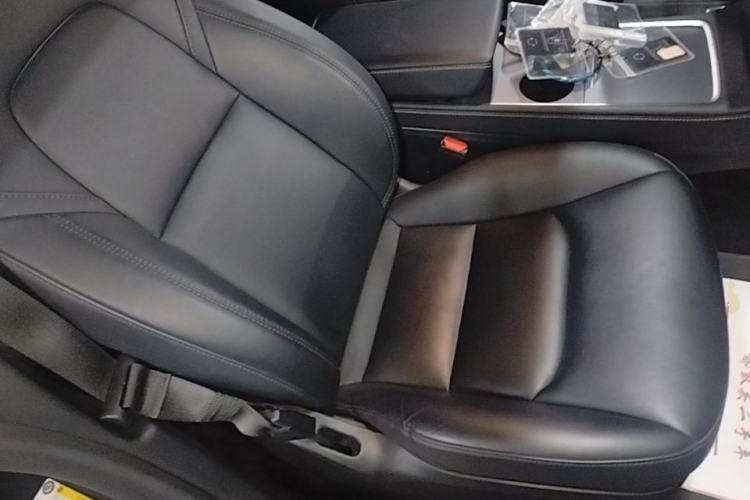 Used Tesla Model Y 2023 Rear-Wheel-Drive Version Right Front Seat