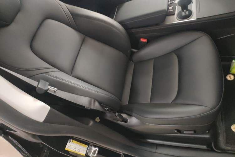 Used Tesla Model Y 2023 Rear-Wheel-Drive Version Right Front Seat