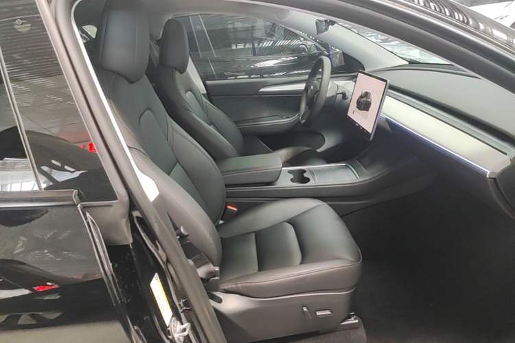Used Tesla Model Y 2023 Rear-Wheel-Drive Version Right Front Seat