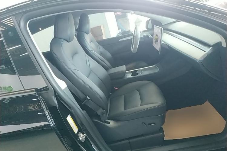 Used Tesla Model Y 2023 Rear-Wheel-Drive Version Right Front Seat