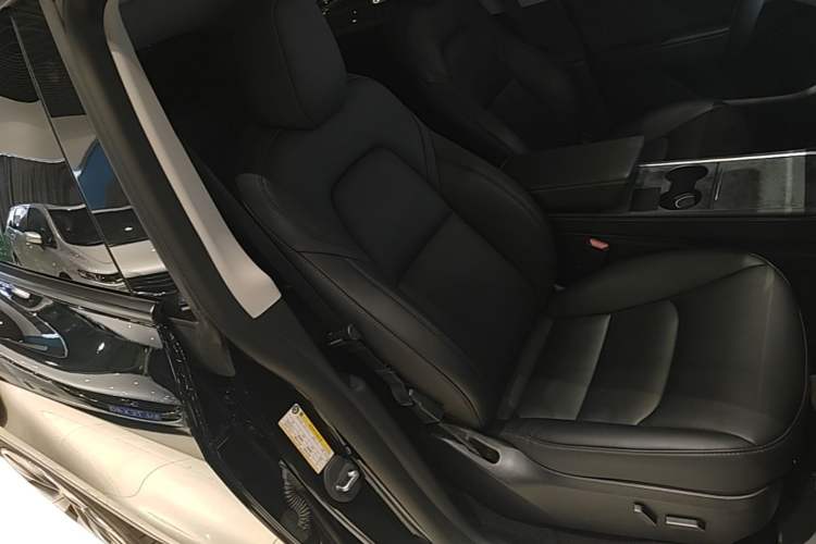 Used Tesla Model Y 2023 Rear-Wheel-Drive Version Right Front Seat