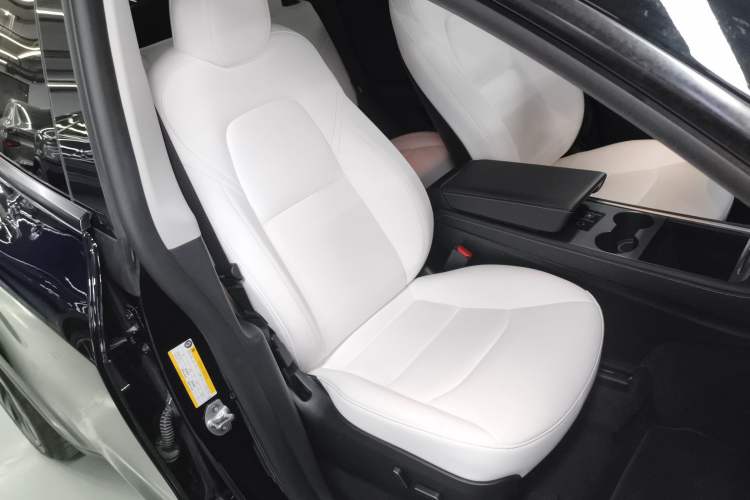 Used Tesla Model Y 2023 Long-Range All-Wheel-Drive Version Right Front Seat