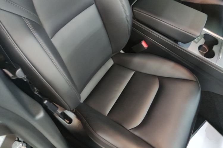 Used Tesla Model Y 2023 Rear-Wheel-Drive Version Right Front Seat