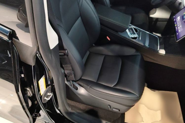 Used Tesla Model Y 2023 Rear-Wheel-Drive Version Right Front Seat