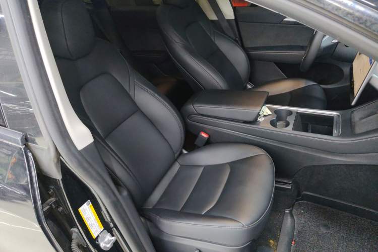 Used Tesla Model Y 2023 Long-Range All-Wheel-Drive Version Right Front Seat