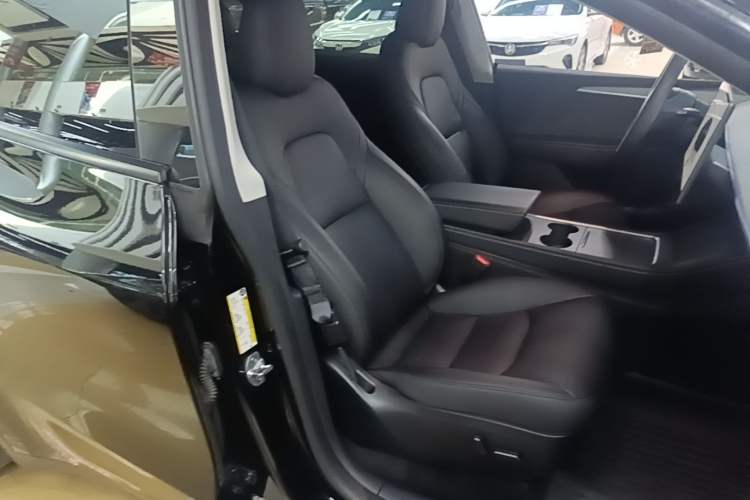 Used Tesla Model Y 2023 Rear-Wheel-Drive Version Right Front Seat