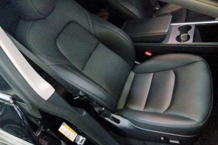 Used Tesla Model Y 2023 Rear-Wheel-Drive Version Right Front Seat