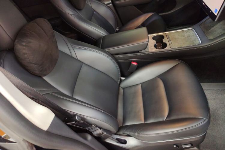 Used Tesla Model Y 2023 Long-Range All-Wheel-Drive Version Right Front Seat