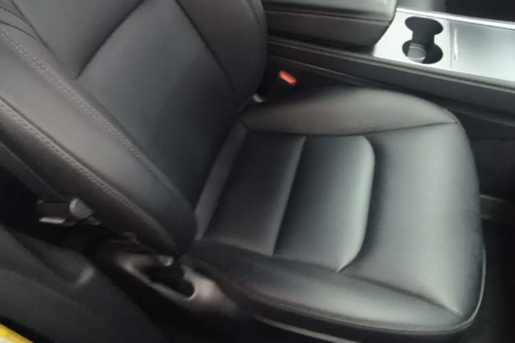 Used Tesla Model Y 2023 Rear-Wheel-Drive Version Right Front Seat