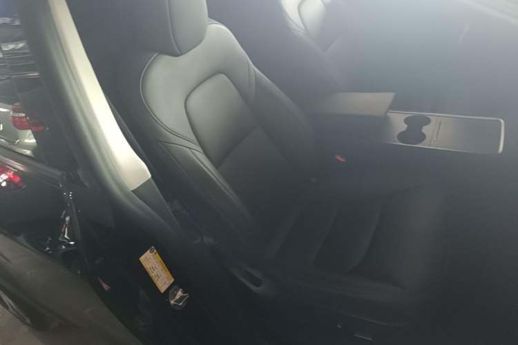Used Tesla Model Y 2023 Rear-Wheel-Drive Version Right Front Seat