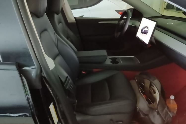 Used Tesla Model Y 2023 Rear-Wheel-Drive Version Right Front Seat
