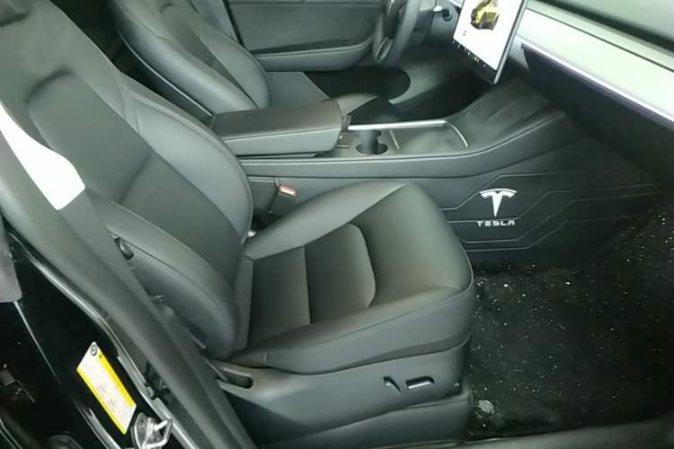 Used Tesla Model Y 2023 Rear-Wheel-Drive Version Right Front Seat