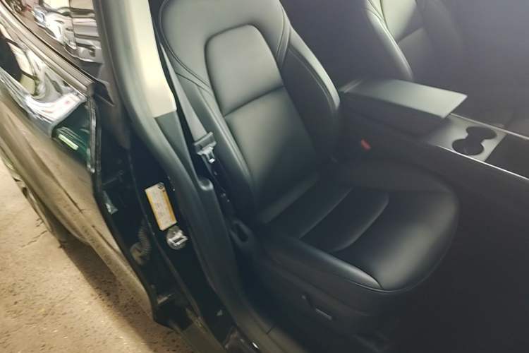Used Tesla Model Y 2023 Rear-Wheel-Drive Version Right Front Seat