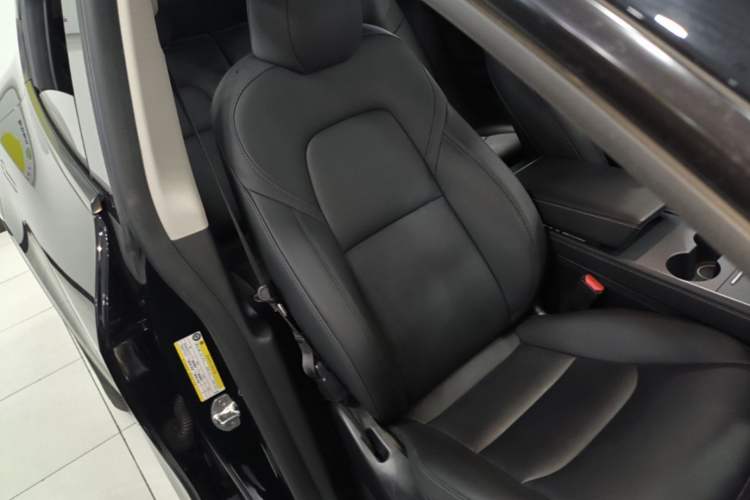 Used Tesla Model Y 2023 Long-Range All-Wheel-Drive Version Right Front Seat