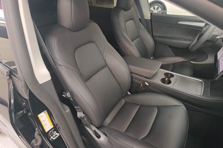 Used Tesla Model Y 2023 Rear-Wheel-Drive Version Right Front Seat