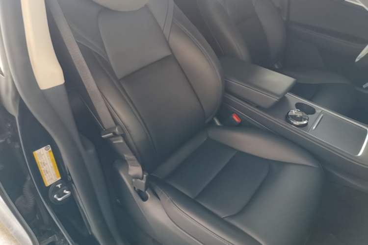 Used Tesla Model Y 2023 Rear-Wheel-Drive Version Right Front Seat