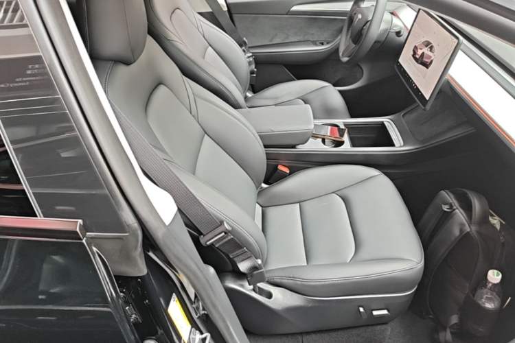 Used Tesla Model Y 2023 Rear-Wheel-Drive Version Right Front Seat