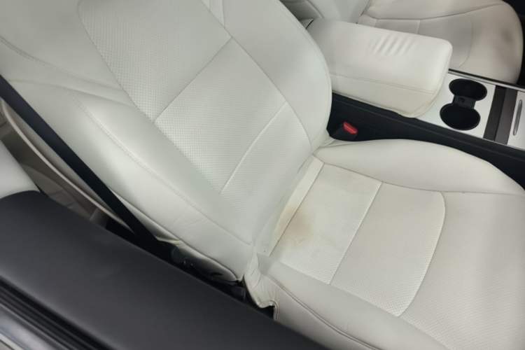 Used Tesla Model Y 2023 High-Performance All-Wheel-Drive Version Right Front Seat