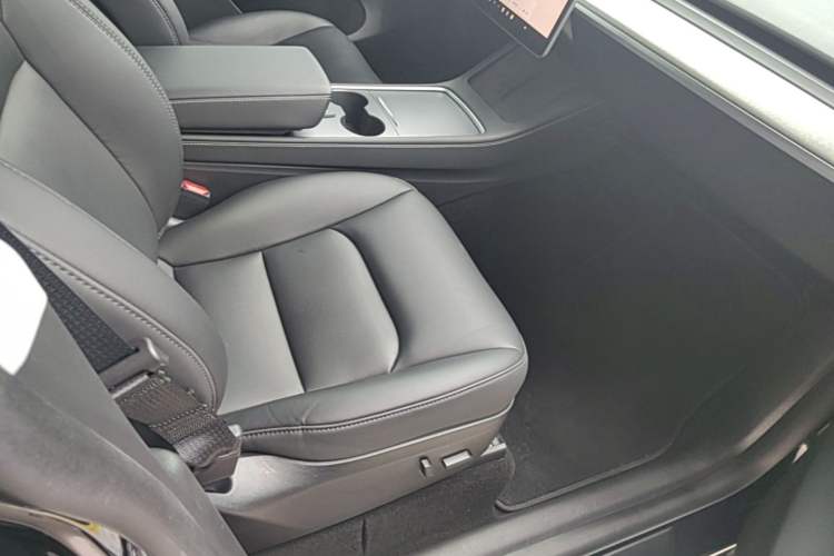 Used Tesla Model Y 2023 Rear-Wheel-Drive Version Right Front Seat