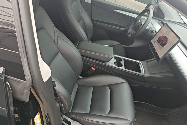 Used Tesla Model Y 2023 Long-Range All-Wheel-Drive Version Right Front Seat