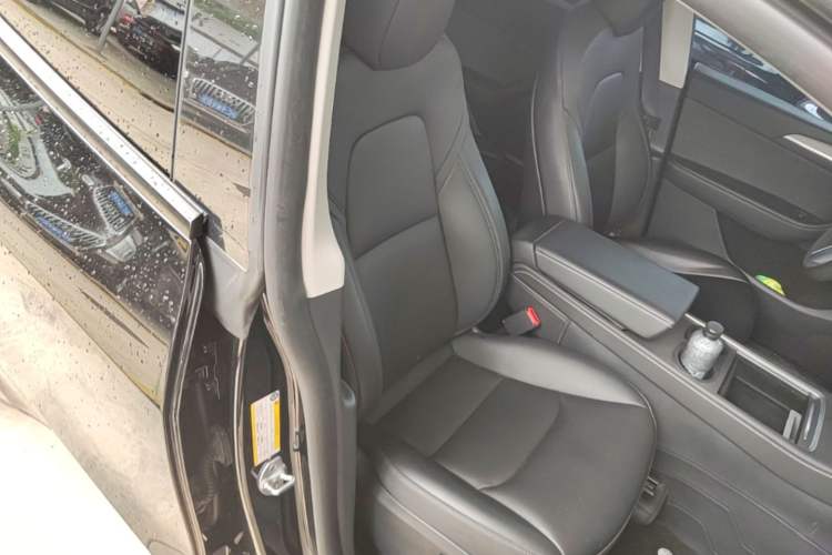 Used Tesla Model Y 2023 High-Performance All-Wheel-Drive Version Right Front Seat