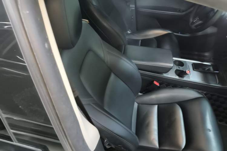 Used Tesla Model Y 2023 Rear-Wheel-Drive Version Right Front Seat