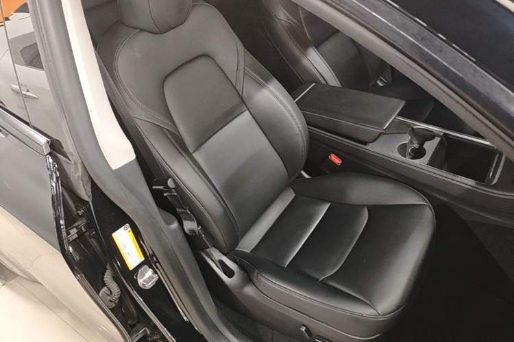 Used Tesla Model Y 2023 Rear-Wheel-Drive Version Right Front Seat