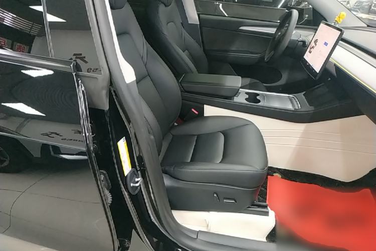 Used Tesla Model Y 2023 Rear-Wheel-Drive Version Right Front Seat