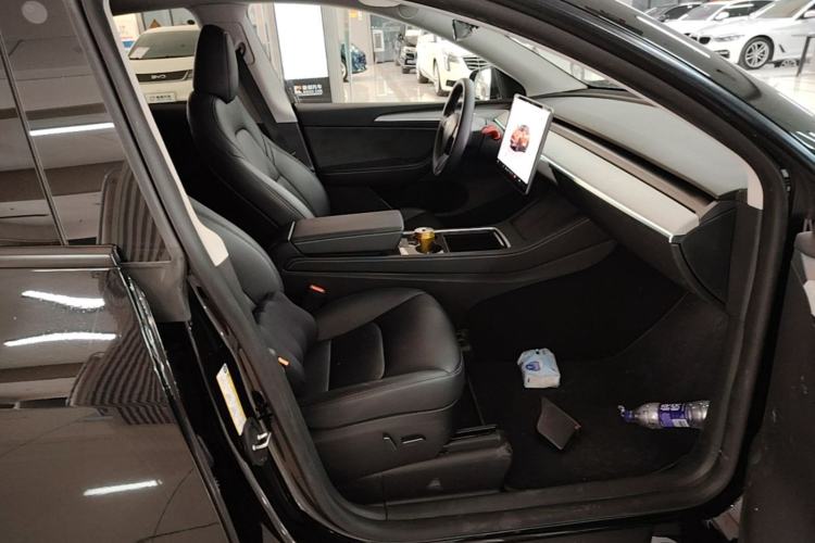 Used Tesla Model Y 2023 Rear-Wheel-Drive Version Right Front Seat