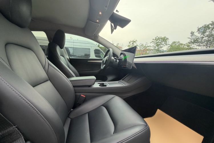 Used Tesla Model Y 2023 Rear-Wheel-Drive Version Right Front Seat