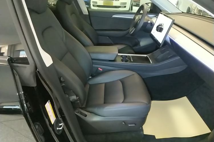 Used Tesla Model Y 2023 Long-Range All-Wheel-Drive Version Right Front Seat