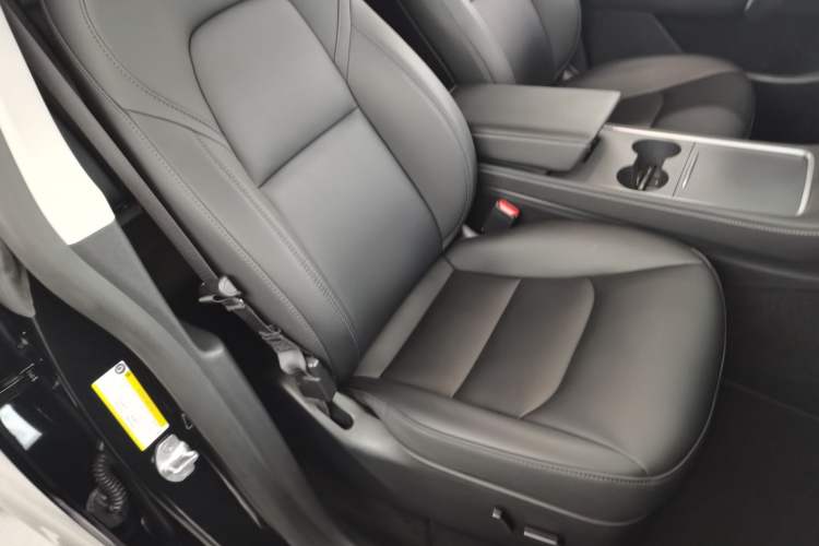 Used Tesla Model Y 2023 Rear-Wheel-Drive Version Right Front Seat