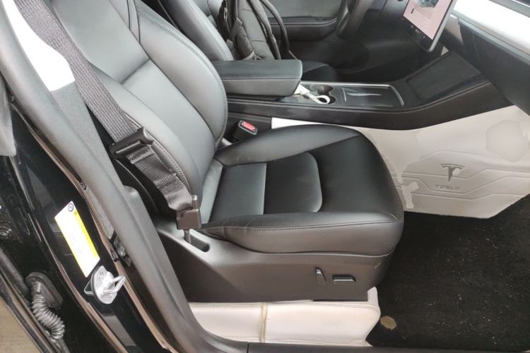 Used Tesla Model Y 2023 Long-Range All-Wheel-Drive Version Right Front Seat