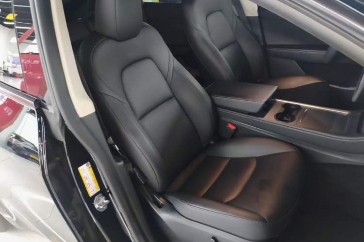 Used Tesla Model Y 2023 Rear-Wheel-Drive Version Right Front Seat